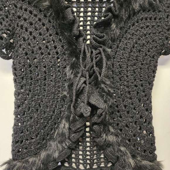 Vintage Rxb Black Crochet Short-Sleeve fur trimmed ruffled Sweater - Picture 2 of 9